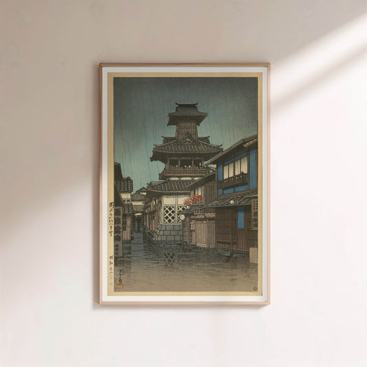 Beffroi sous la Pluie, Okayama - Kawase Hasui - Estampe Japonaise en situation