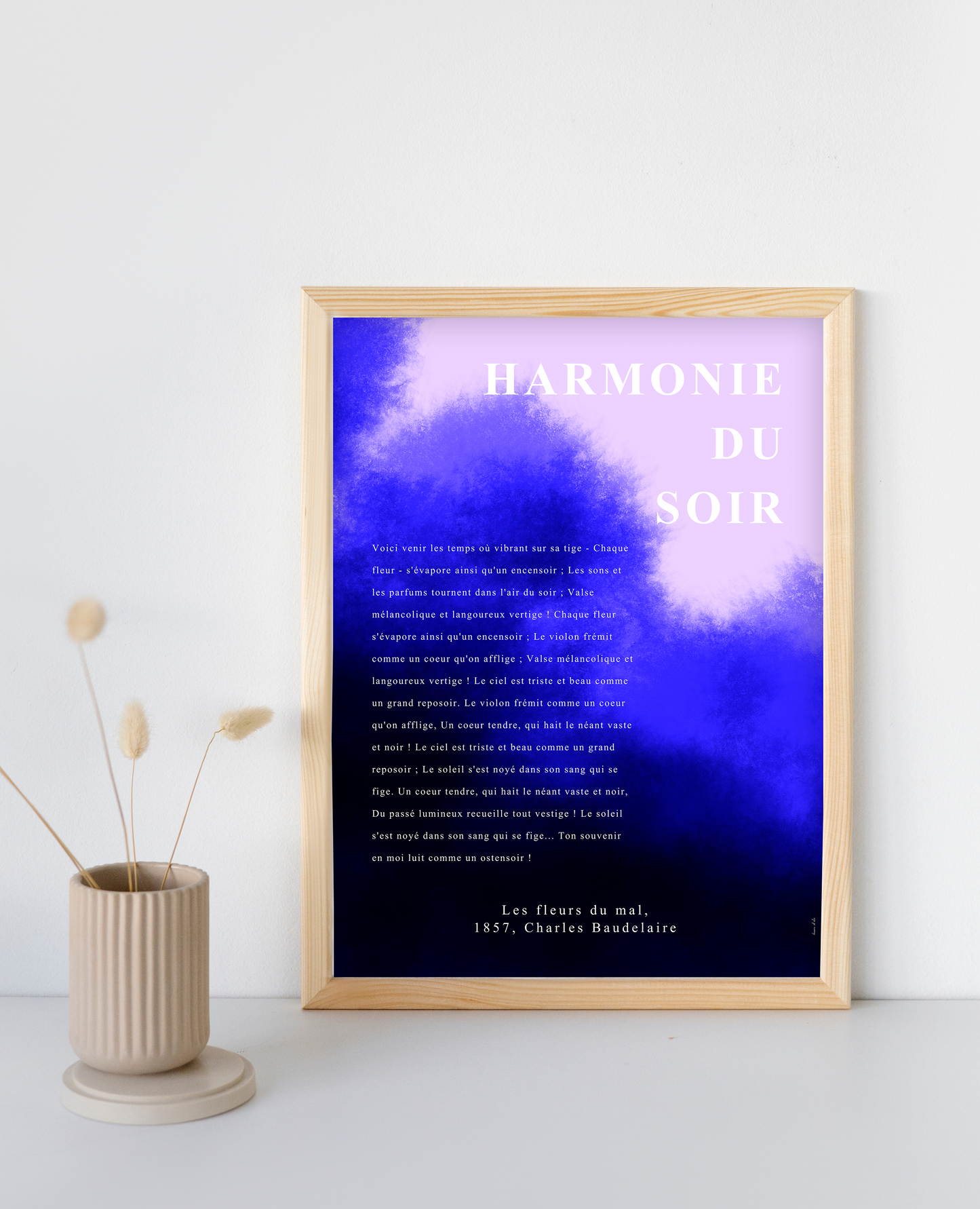 Voici venir les temps où vibrant sur sa tige
Chaque fleur s'évapore ainsi qu'un encensoir ;
Les sons et les parfums tournent dans l'air du soir ;
Valse mélancolique et langoureux vertige !
Chaque fleur s'évapore ainsi qu'un encensoir ;
Le violon frémit comme un coeur qu'on afflige ;
Valse mélancolique et langoureux vertige !
Le ciel est triste et beau comme un grand reposoir.
Le violon frémit comme un coeur qu'on afflige,
Un coeur tendre, qui hait le néant vaste et noir !