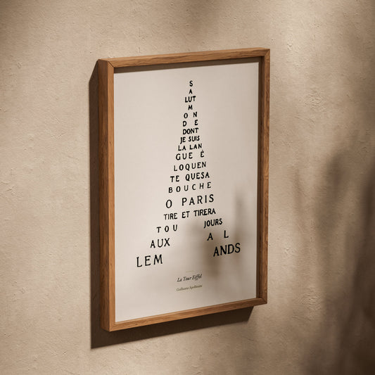 La Tour Eiffel - Apollinaire - Affiche Calligramme Poésie, affiche dans un cadre en chêne posé de biais sur un mur texturé