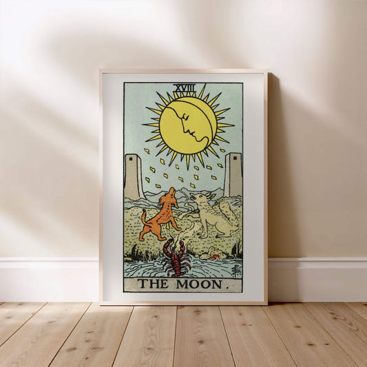 Arcane XVIII - La Lune (The Moon) - Affiche Tarot Rider-Waite-Smith, affiche encadrée posée au sol, cadre bois clair
