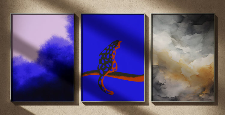 Triptyque Affiches d'art abstrait : Stillness No. 3 ; Burning Blue ; Affiche Watercolor Sunset. Affiches encadrées, édition Heure d'été