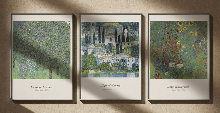 Triptyque Gustav Klimt : Rosiers sous les arbres, Gustav Klimt ; L'Église de Cassone, Gustav Klimt ; Jardin aux tournesols, Gustav Klimt. Affiches encadrées, édition Heure d'été