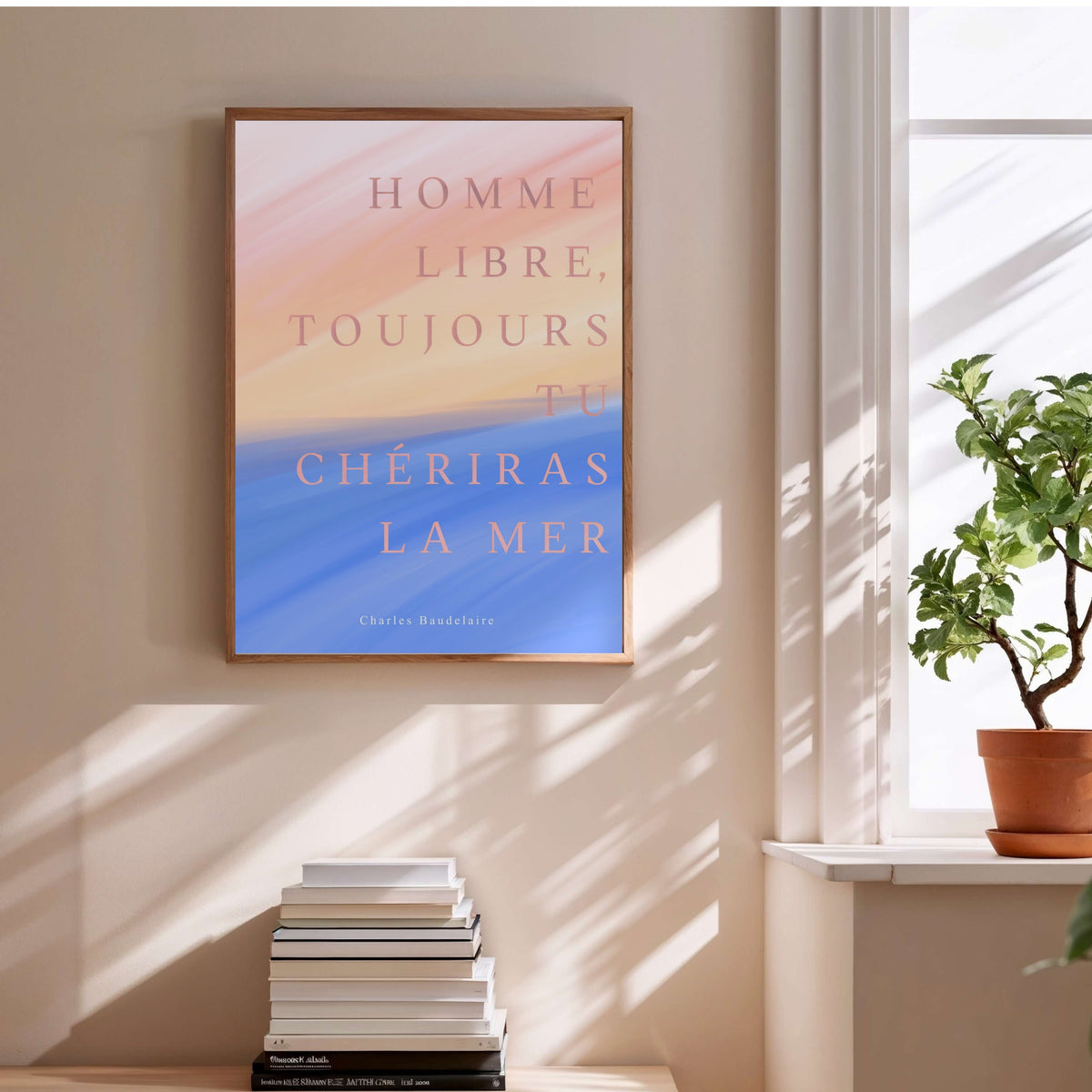Homme Libre - Baudelaire | Poster Poésie, affiche encadrée au-dessus d'une pile de livres