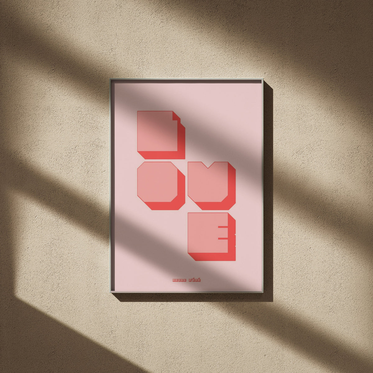 Affiche murale Love, affiche encadrée sur un mur beige, ombres de fenêtre