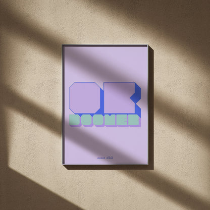 Affiche Ok Boomer, affiche encadrée sur un mur beige, ombres de fenêtre