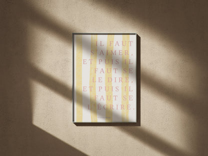 Il faut s'aimer - Victor Hugo | Poster Citation, affiche encadrée sur un mur texturé, lumière rasante