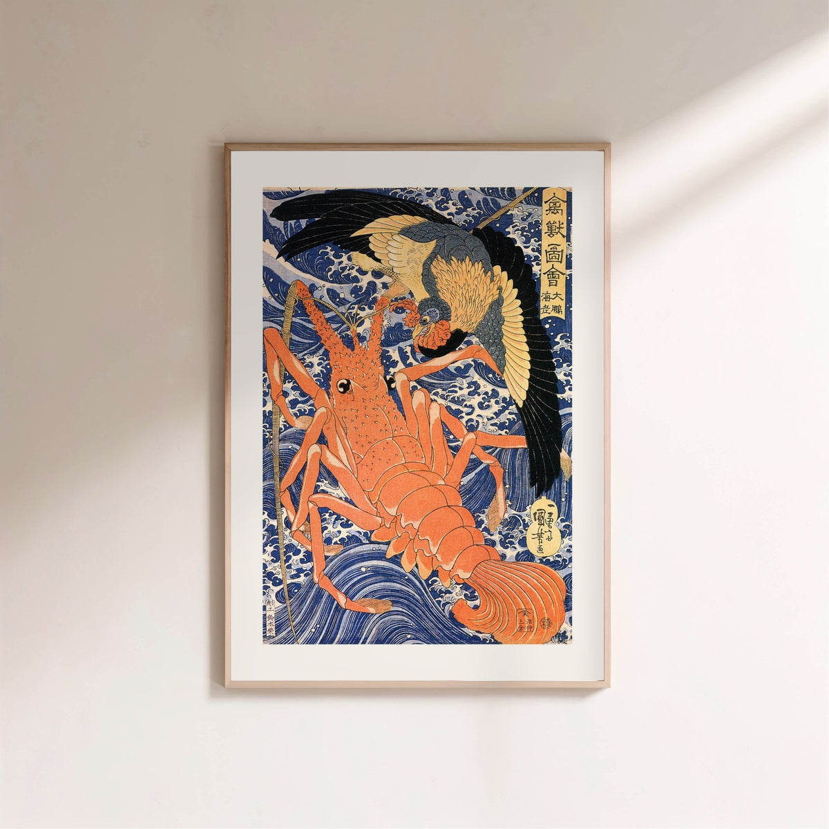 Aigle et Langouste - Kuniyoshi - Estampe Japonaise, affiche encadrée sur un mur clair
