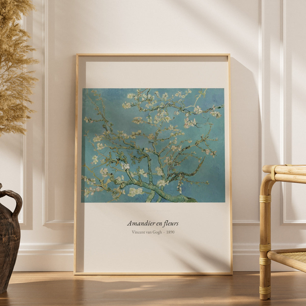 Amandier en fleurs, Van Gogh | Affiche Art Premium, affiche encadrée dans un intérieur élégant, herbes séchées et chaise en r