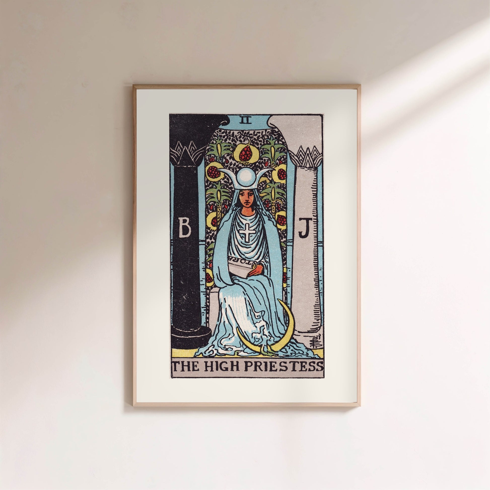 Arcane II - La Grande Prêtresse (The High Priestess) - Affiche Tarot Rider-Waite-Smith en situation