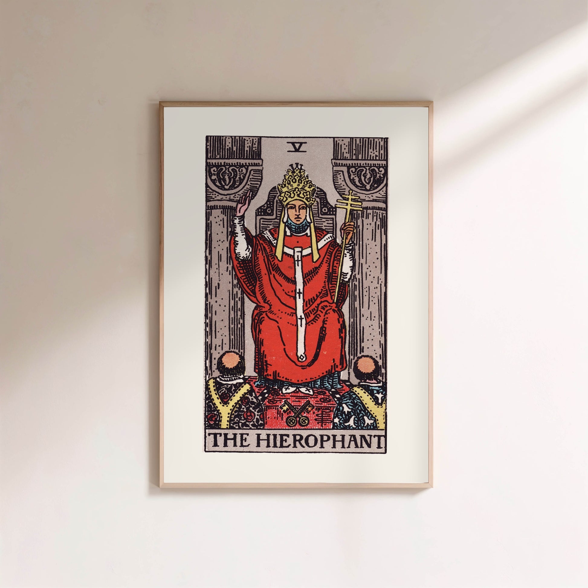 Arcane V - Le Hiérophante (The Hierophant) - Affiche Tarot Rider-Waite-Smith en situation