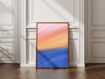 Affiche abstraite Stillness No. 1, ciel rose et orangé au-dessus d'une étendue bleue, cadre bois