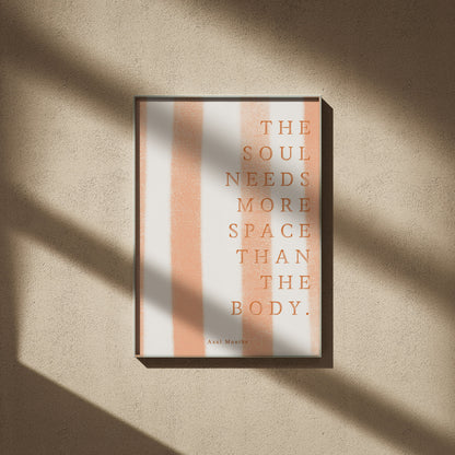 Affiche citation Axel Munthe, poster littéraire, affiche encadrée sur un mur beige, ombres de fenêtre