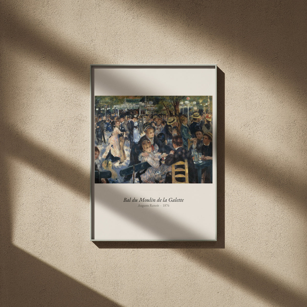 Bal du Moulin de la Galette, Renoir, affiche encadrée sur un mur beige, ombres de fenêtre