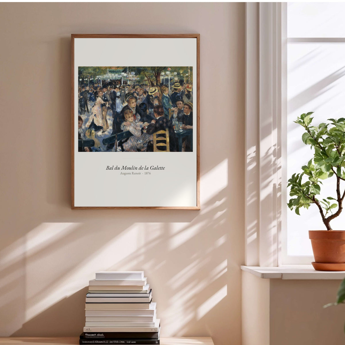 Bal du Moulin de la Galette, Renoir, affiche encadrée au-dessus d'une pile de livres