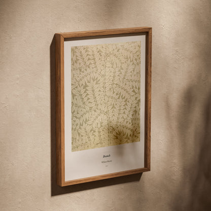 Branch, William Morris | Affiche Décorative Premium, affiche dans un cadre en chêne posé de biais sur un mur texturé