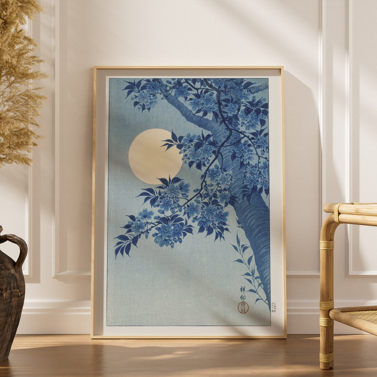 Cerisiers et Lune - Ohara Koson - Affiche Estampe Japonaise, affiche encadrée dans un intérieur élégant, herbes séchées et ch