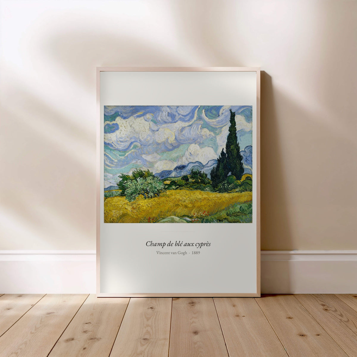 Champ de blé aux cyprès, Van Gogh | Affiche Art Premium, affiche encadrée posée au sol, cadre bois clair