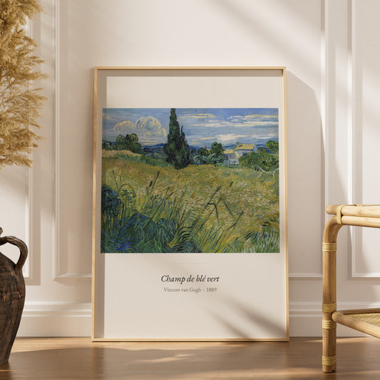 Champ de blé vert, Vincent van Gogh, affiche encadrée dans un intérieur élégant, herbes séchées et chaise en rotin