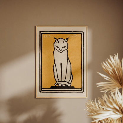 Chat Blanc Fond Jaune - Julie de Graag - Affiche Animaux, affiche encadrée sur un mur beige, pampas au premier plan