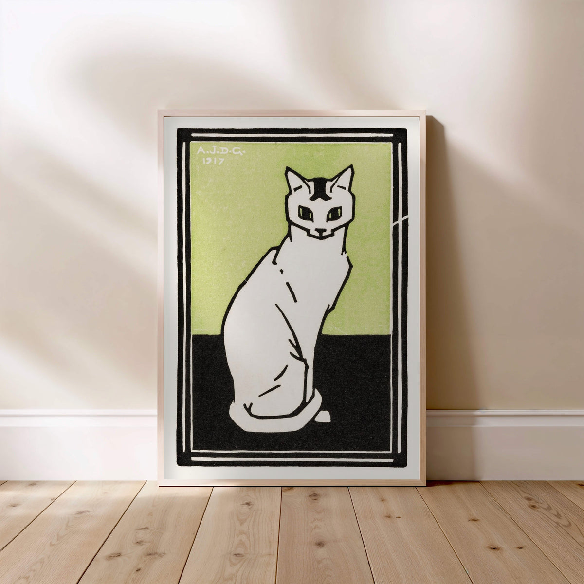 Chat Blanc - Julie de Graag - Affiche Illustration Animaux, affiche encadrée posée au sol, cadre bois clair
