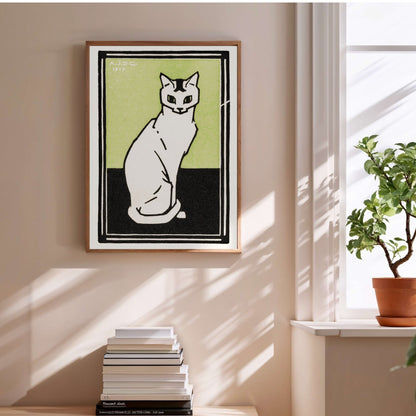 Chat Blanc - Julie de Graag - Affiche Illustration Animaux, affiche encadrée au-dessus d'une pile de livres