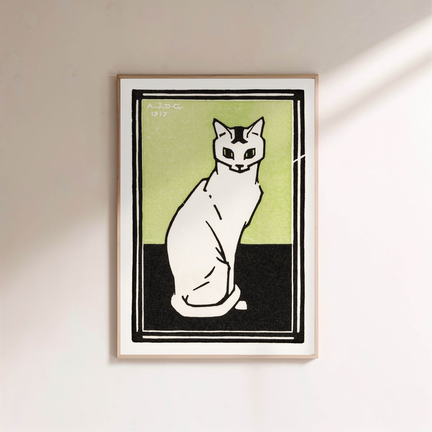 Chat Blanc sur Fond Vert - Julie de Graag - Affiche Art Animalier en situation