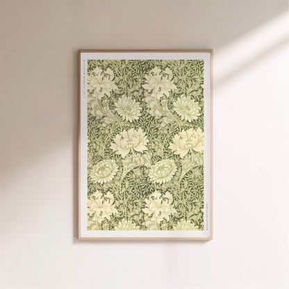 Chrysanthemum - William Morris - Affiche Arts & Crafts, affiche encadrée sur un mur clair