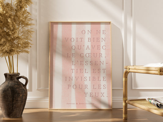 On ne voit bien qu'avec le cœur... | Poster Citation, affiche encadrée dans un intérieur élégant, cadre bois clair