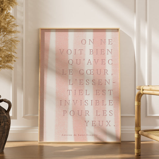 On ne voit bien qu'avec le cœur... | Poster Citation, affiche encadrée dans un intérieur élégant, herbes séchées et chaise en