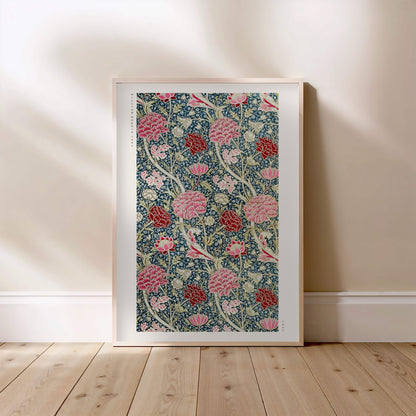 Cray - William Morris - Affiche Arts & Crafts, affiche encadrée posée au sol, cadre bois clair