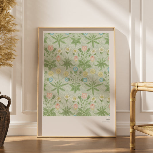 Daisy - William Morris - Affiche Arts & Crafts, affiche encadrée dans un intérieur élégant, herbes séchées et chaise en rotin