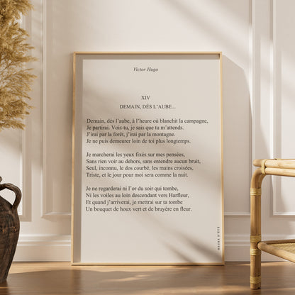 Demain, dès l'aube... - Victor Hugo | Poster Citation, affiche encadrée dans un intérieur élégant, herbes séchées et chaise e