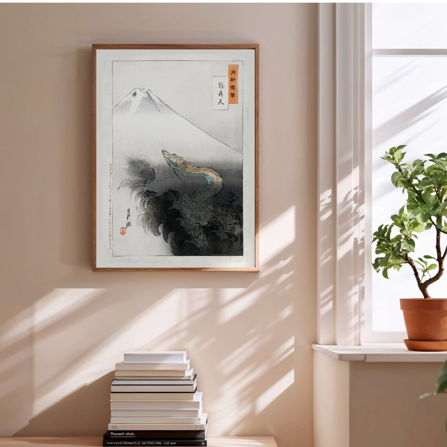 Dragon s'Élevant vers le Mont Fuji - Ogata Gekkō - Estampe Japonaise en situation
