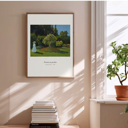 Femme au jardin, Claude Monet | Affiche Art Premium en situation