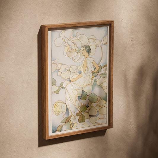 Femme parmi les Roses Blanches - Art Nouveau Botanique, affiche dans un cadre en chêne posé de biais sur un mur texturé