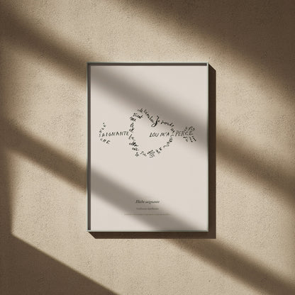 Flèche saignante - Apollinaire - Affiche Calligramme Amour, affiche encadrée sur un mur beige, ombres de fenêtre