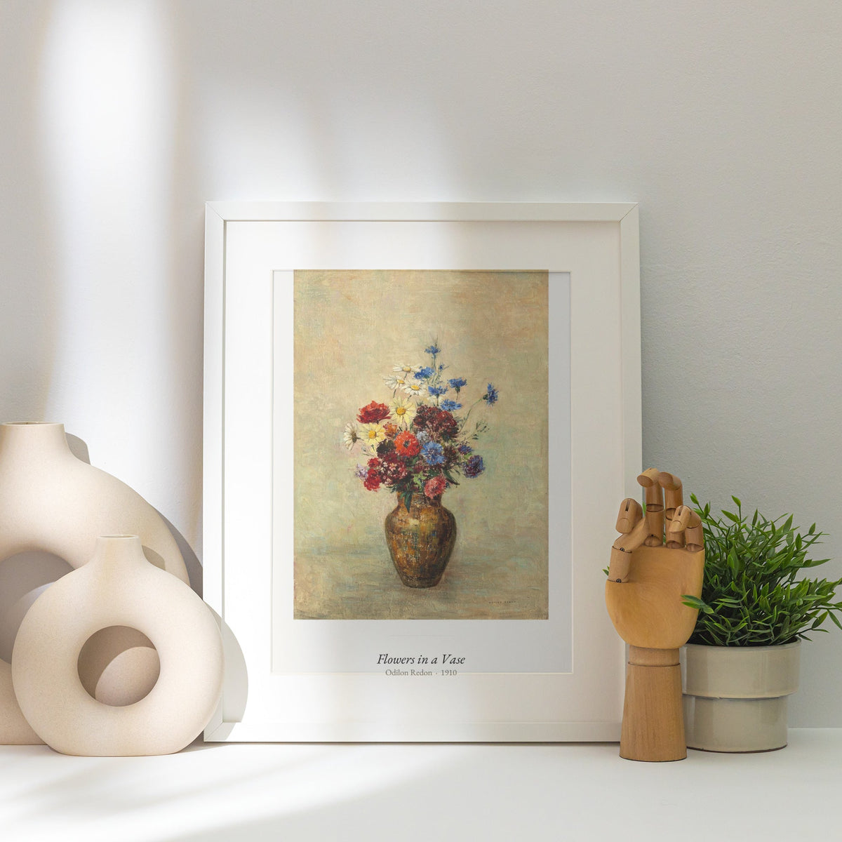 Flowers in a Vase, Odilon Redon | Affiche Art Premium, affiche encadrée posée près d'un vase blanc, lumière rasante