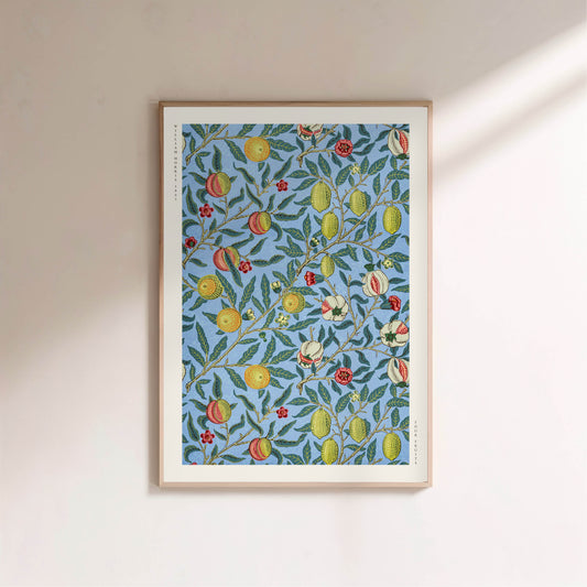 Four Fruits - William Morris - Affiche Arts & Crafts en situation
