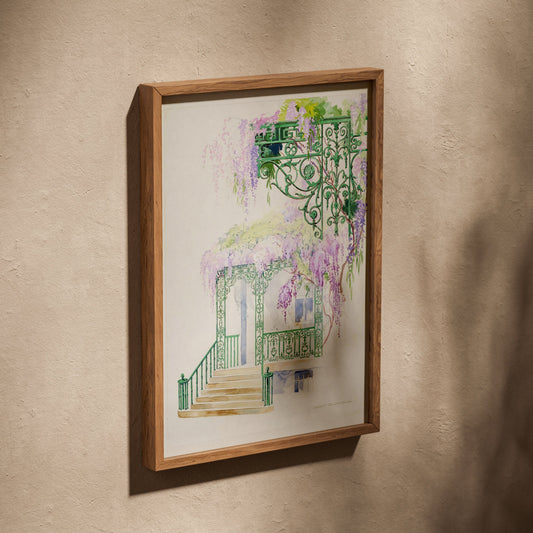 Glycine sur une Facade - Aquarelle Botanique Vintage, affiche dans un cadre en chêne posé de biais sur un mur texturé