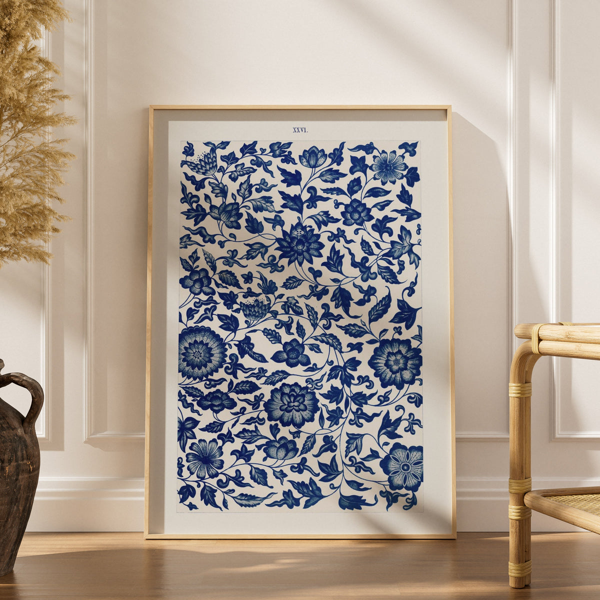 Grammar of Ornament Pl. XXVI - Owen Jones, affiche encadrée dans un intérieur élégant, herbes séchées et chaise en rotin