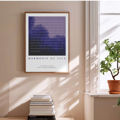 Harmonie du soir - Baudelaire | Poster Poésie, affiche encadrée au-dessus d'une pile de livres