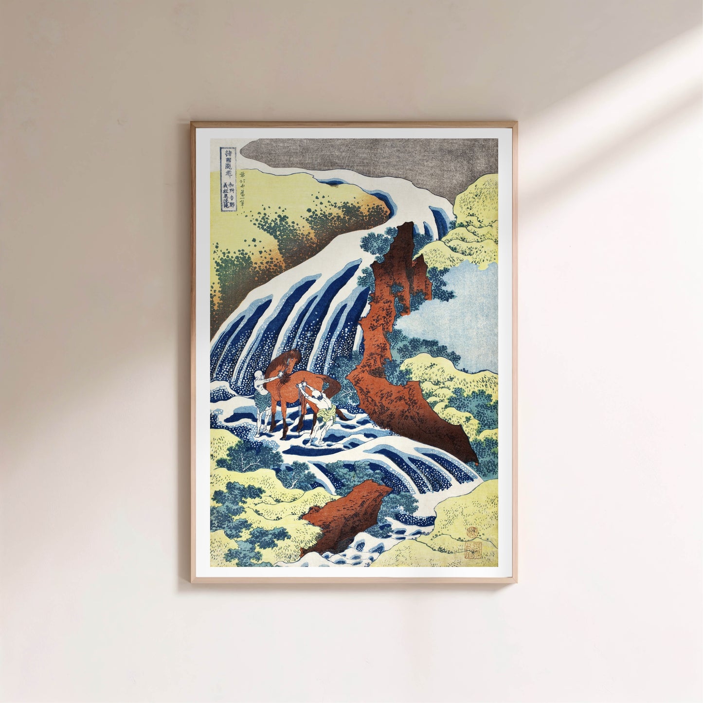 La Cascade de Yoshino - Katsushika Hokusai - Estampe Japonaise en situation