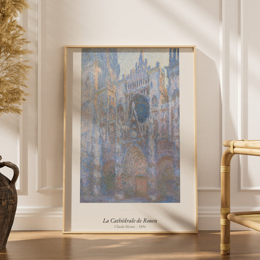La Cathédrale de Rouen, Claude Monet, affiche encadrée dans un intérieur élégant, herbes séchées et chaise en rotin