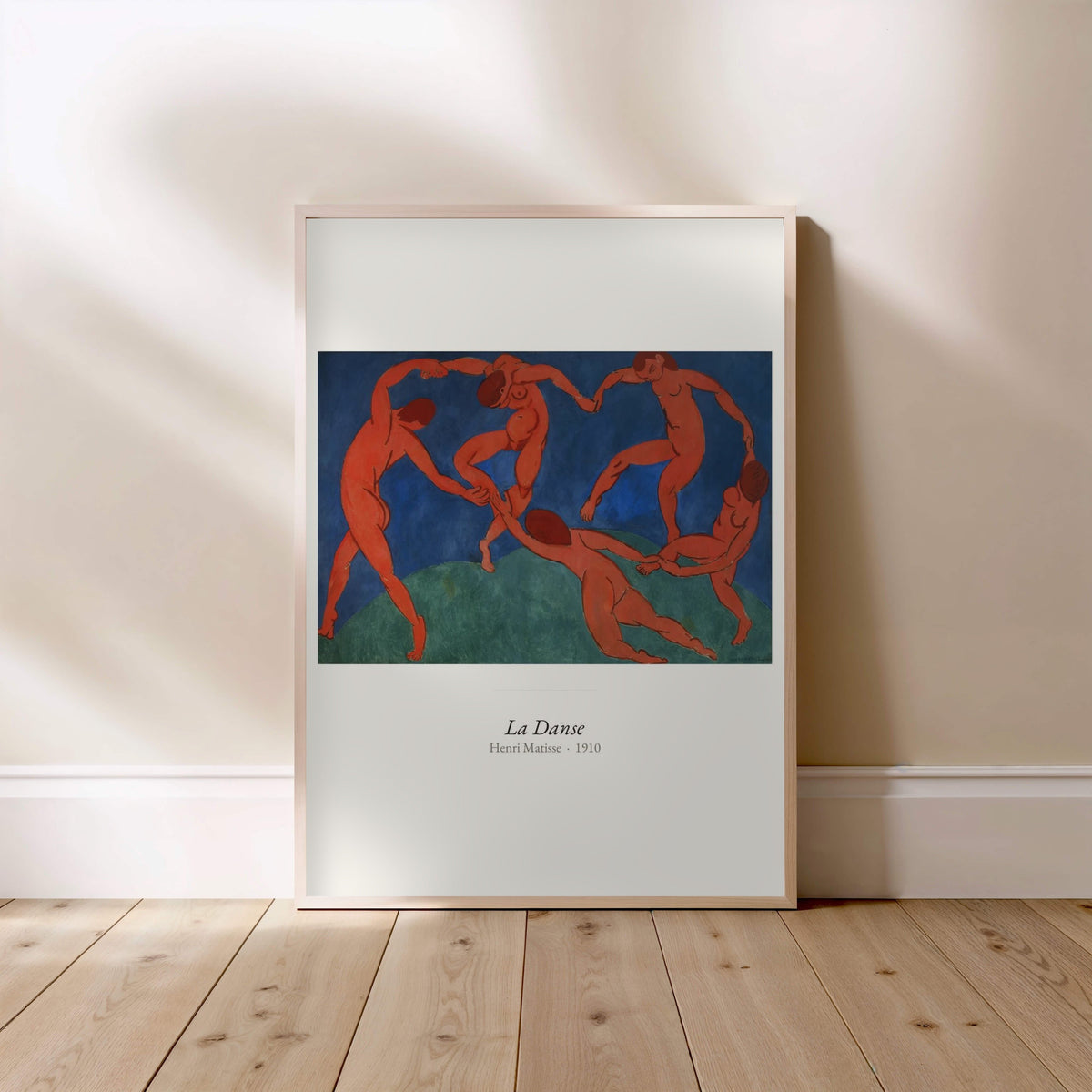 La Danse, Henri Matisse | Affiche Art Premium, affiche encadrée posée au sol, cadre bois clair