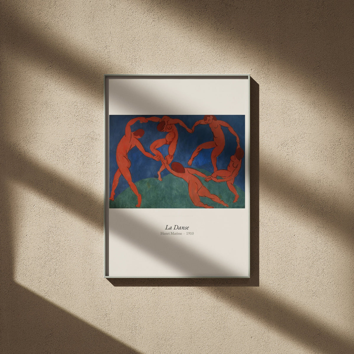 La Danse, Henri Matisse | Affiche Art Premium, affiche encadrée sur un mur beige, ombres de fenêtre
