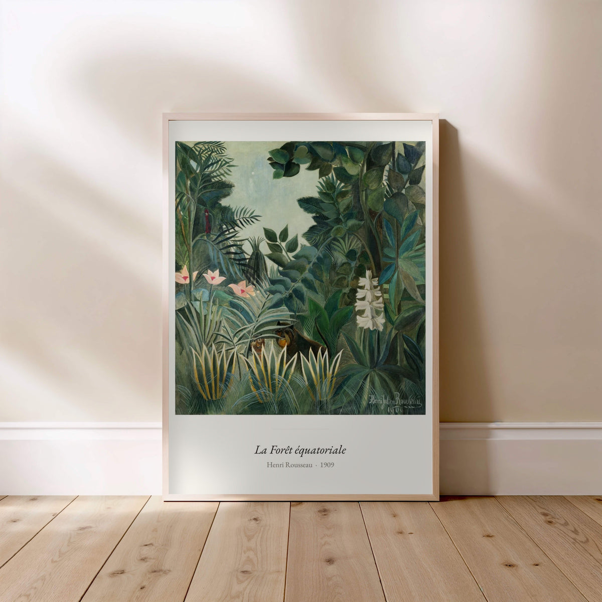 La Forêt équatoriale, Henri Rousseau, affiche encadrée posée au sol, cadre bois clair