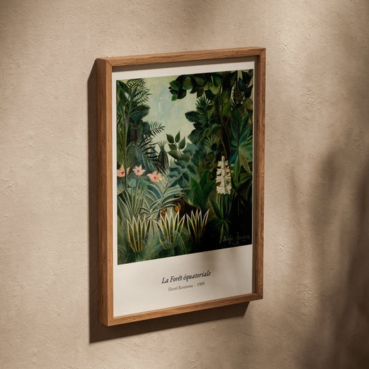 La Forêt équatoriale, Henri Rousseau, affiche dans un cadre en chêne posé de biais sur un mur texturé