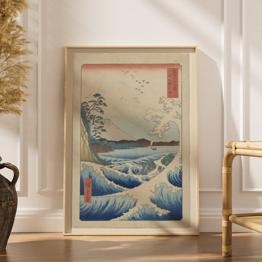 La Grande Vague de Satta, Suruga - Estampe Japonaise, affiche encadrée dans un intérieur élégant, herbes séchées et chaise en