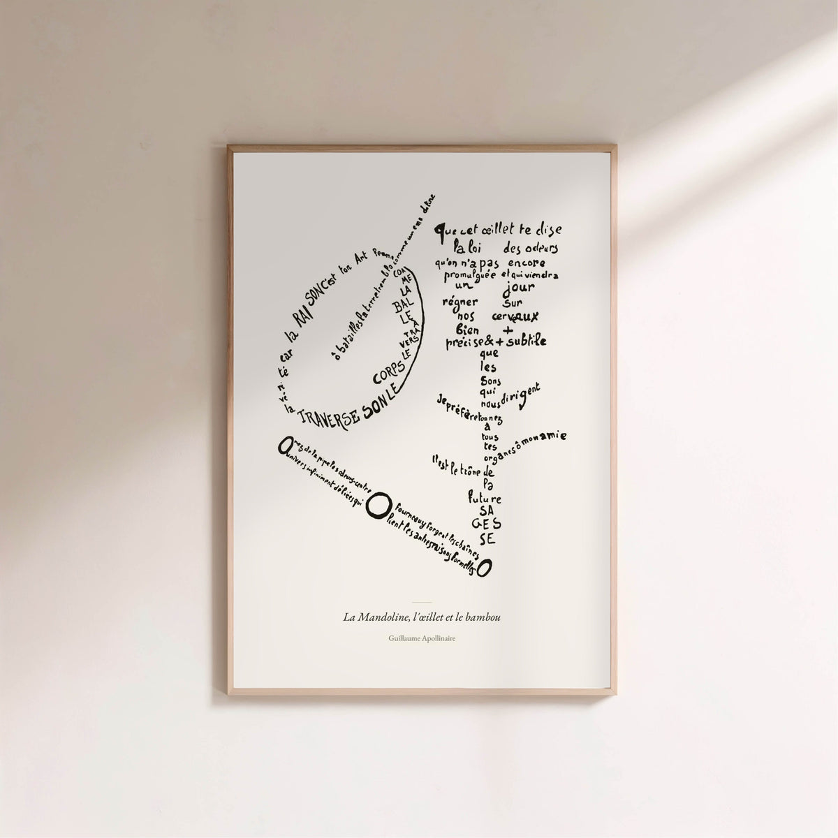 La Mandoline, l'œillet et le bambou - Apollinaire - Affiche Calligramme, affiche encadrée sur un mur clair