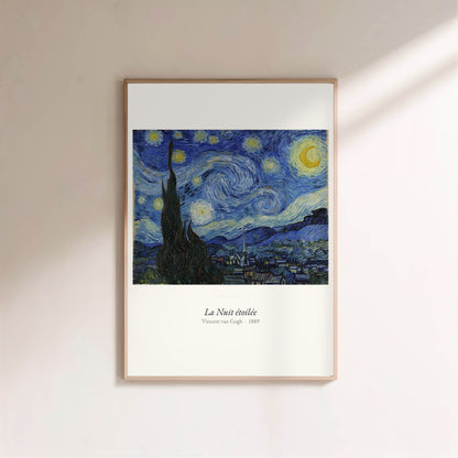 La Nuit étoilée, Van Gogh | Affiche Art Premium, affiche encadrée sur un mur clair